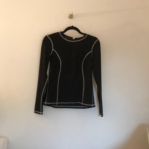 Flattering Black Rash Guard - Picture 2 of 2